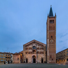 Fototapeta premium The cathedral square in Parma, Italy at dusk
