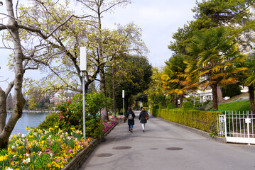 Naklejka premium Lakeshore with riviera at City of Montreux with Lake Geneva on cloudy spring day. Photo taken April 4th, 2022, Montreux, Switzerland.