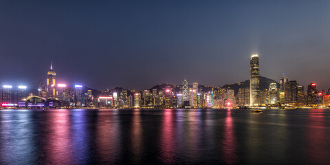 Plakat Victoria Harbor of Hong Kong at twilight