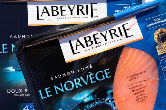 Tranches de saumon fum&eacute; de la marque Labeyrie en France