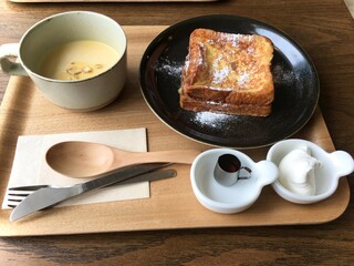 フレンチトーストとスープのランチ