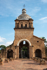 Fototapeta na wymiar facade of ruins of the historic temple in the villa del rosario in the city of Cúcuta. Colombia .