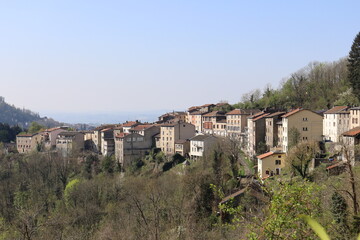 Fototapeta premium Vue d'ensemble du village de Thiers, ville de Thiers, département du Puy de Dome, France
