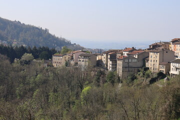 Fototapeta na wymiar Vue d'ensemble du village de Thiers, ville de Thiers, département du Puy de Dome, France