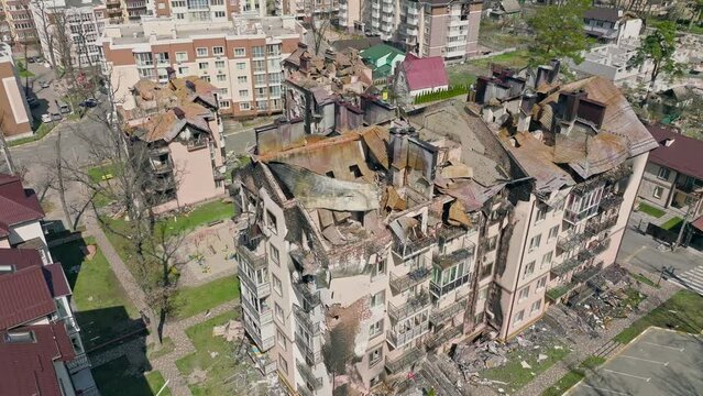 War bomb destruction house ukraine irpen bucha kyiv damage destroyed city