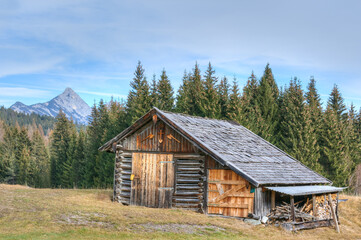 Fototapeta na wymiar Lonely old wooden barns in the Eastern Alps of Tyrol give the landscape a special flair.