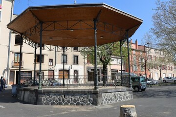 Kiosque à musique ou gloriette situé place Duchasseint, ville de Thiers, département du Puy de Dome, France