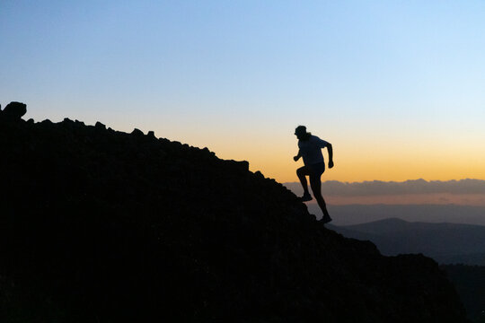 Ona man trail running at El l Chico National Park, Hidalgo