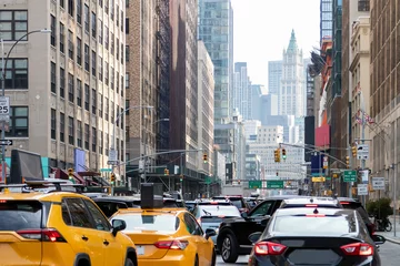 Zelfklevend Fotobehang New York taxi Spitsuuropstopping van auto& 39 s op Varick Street die richting de Holland Tunnel in New York City rijden