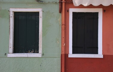 Fototapeta na wymiar Italy, Veneto, Venezia: Detail of the contrast of colors of the houses of Burano Island.