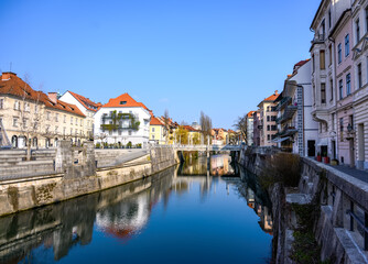 Fototapeta na wymiar Ljubljanica river across Ljubljana with bridges and historic architecture