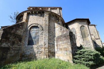 Fototapeta na wymiar L'église Saint Genès, vue de l'extérieur, ville de Thiers, département du Puy de Dome, France