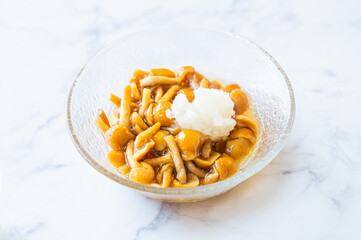 なめこのみぞれ和え