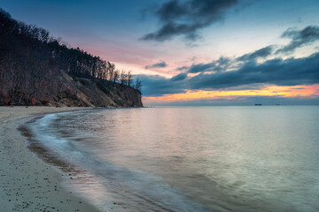 Obraz premium Beautiful landscape of the beach at Orlowo cliff before sunrise, Gdynia. Poland