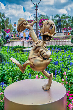 Donald Duck Gold Statue 50th Anniversary Disney