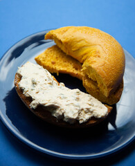 An egg bagel with veggie cream cheese