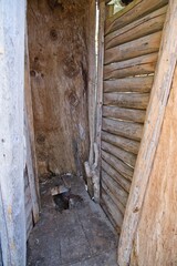 Bagno servizi wc turca toilette cesso di montagna naturale