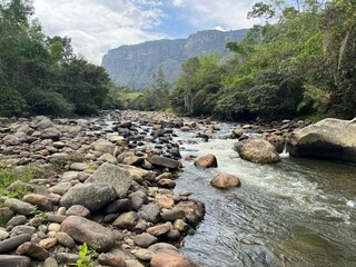 Rio Flujo Macheta