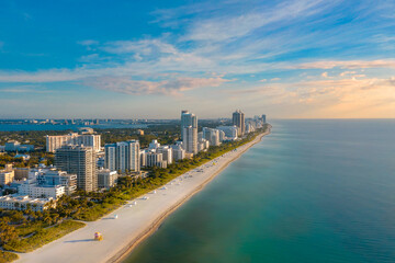 Fototapeta premium Beautiful sunset over Miami Beach in Florida