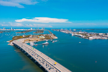 Fototapeta premium Bridge to Miami Beach Florida