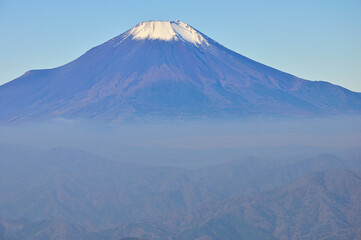 Fototapeta na wymiar 丹沢の檜洞丸より望む初冬の富士山 