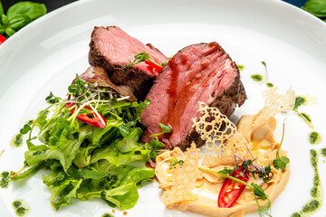 Veal medallion with salad and hummus hummus