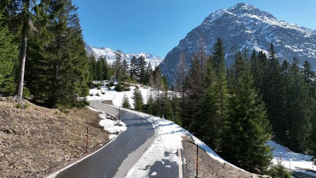 Video von der gesperrten Hahntennjoch Stra&szlig;e und den Bergen im Winter in Tirol &Ouml;sterreich