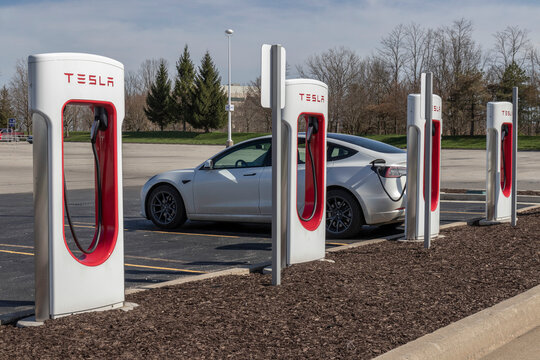 Tesla EV electric vehicle charging. Tesla products include electric cars, battery energy storage and solar panels.