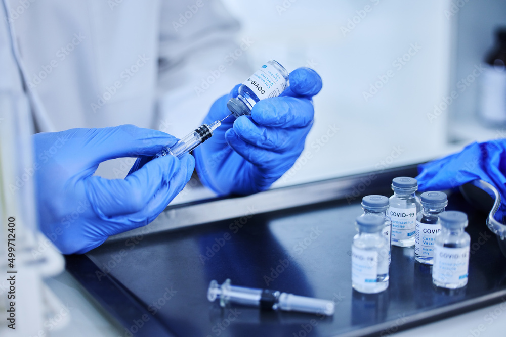 Aufkleber its time to get vaccinated. cropped shot of an unrecognizable scientist using a syringe to extract t