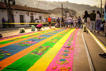 Haciendo alfombras procesionales en Antigua Guatemala
