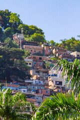 Obraz premium Santa Marta Favela seen from Botafogo neighborhood in Rio de Janeiro, Brazil.