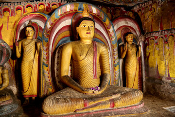 Fototapeta premium Ancient Buddha Statues in Dambulla Cave Temple, Sri Lanka