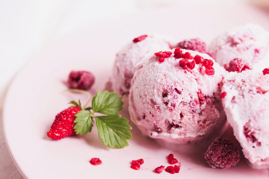 アイスクリーム　ストロベリー　夏　ピンク　かわいい