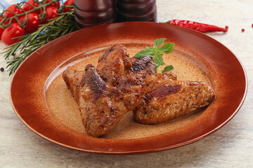 Roasted chicken wings with spicy sauce