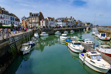 Fototapeta premium Le port du Croisic à marée haute, quai du port Ciguet