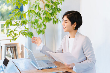 働く女性のイメージ（ビジネスイメージ）