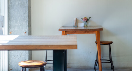 おしゃれな飲食店（レストラン、カフェ）のテーブル席