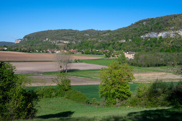 Fototapeta premium Paysage de printemps aux environs du village de Vernas dans le déprtement de l'Isère