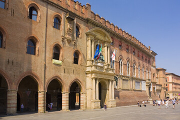 Palazzo d'Accursio (Palazzo Comunale) at Piazza Maggiore in Bologna, Italy - obrazy, fototapety, plakaty
