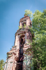 Obraz premium the destroyed Orthodox bell tower