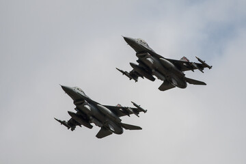 F16's in echelon close formation - Powered by Adobe