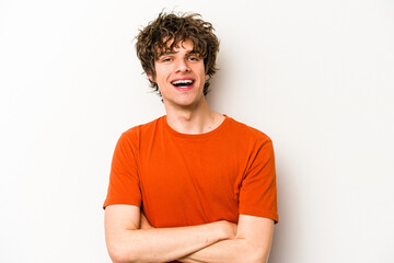 Obraz premium Young caucasian man isolated on white background who feels confident, crossing arms with determination.