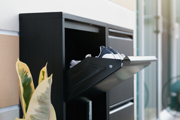 Metal shoe cabinet with lock