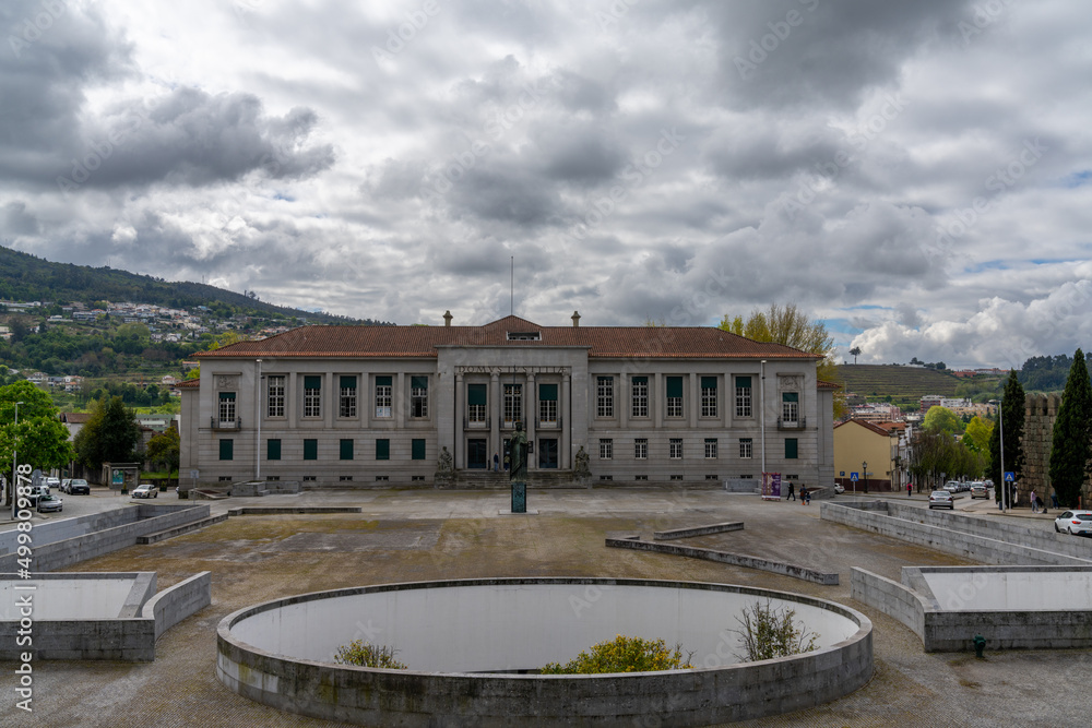 Poster view of the Judicial Court of Guimaraes building and square