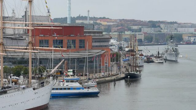 A ferry leaving the harbour. Seen from the Gotha River Bridge