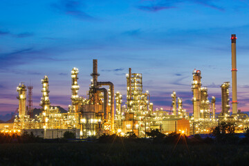 Fototapeta premium Oil​ refinery​ and​ plant and tower column of Petrochemistry industry in oil​ and​ gas​ ​industrial with​ cloud​ blue​ ​sky the morning