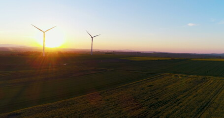 Obraz premium Wind Turbines at dawn