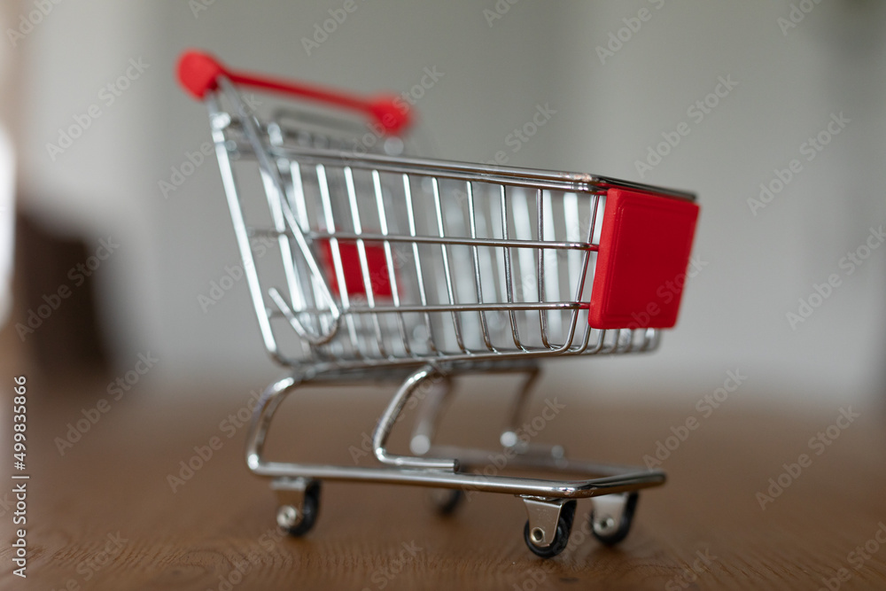 Poster the concept of innovation in e-commerce.