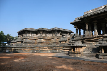 Obraz premium Ancient Hoysaleswara Hindu Temple Complex at Halebidu, developed under the rule of the Hoysala Empire between the 11th and 14th centuries, It is the largest monument in Halebidu, Karnataka, India.