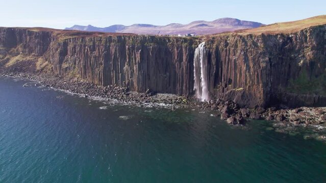 Stunning Waterfall 4K into the Ocean